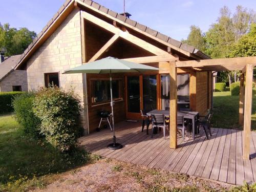 Charming Holiday Home in Signy le Petit with Covered Terrace : Maisons de vacances proche de Neuve-Maison