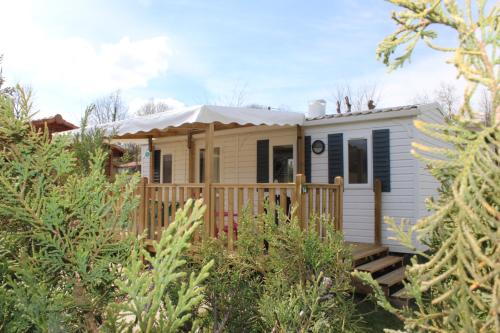 Camping Familial, paisible, mobil home , chalet & emplacement nue : Campings proche de Laymont