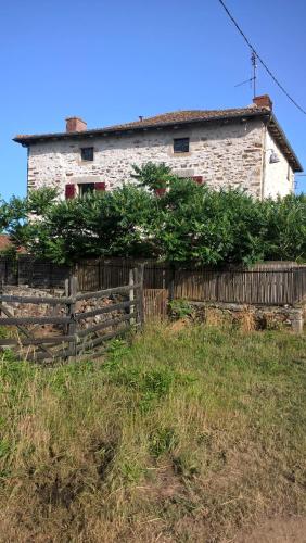 gite des pradelles : Maisons de vacances proche de Bussière-Boffy
