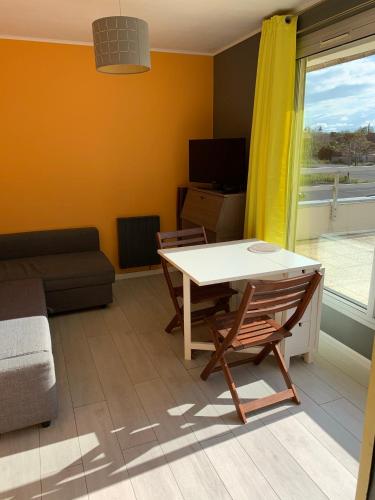 Appartement avec terrasse vue mer 50 mètres de la plage : Appartements proche de Courseulles-sur-Mer