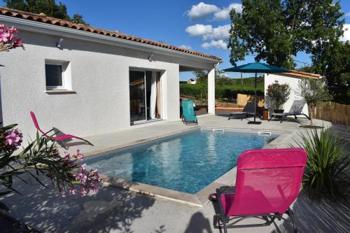 Gite des Clapas Flora, villa avec piscine privée : Maisons de vacances proche de Balazuc