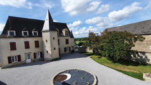 Gîte château d'Espalungue, sérénité et tradition : Appartements proche de Méritein