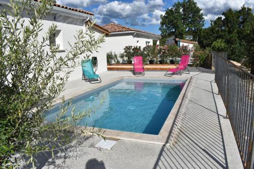 Gîtes des Clapas Lisa, villa**** piscine privée : Maisons de vacances proche de Balazuc