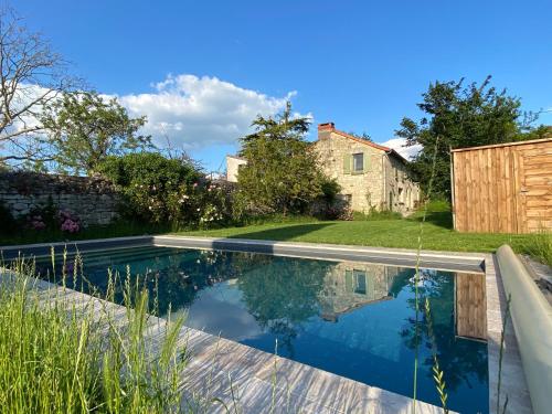 Maison de rêve avec piscine au milieu des vignes : Villas proche de Bournand