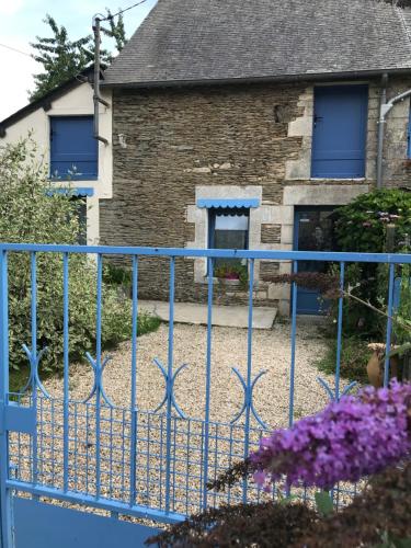 Le Gîte de la Porte Bleue : Maisons de vacances proche de Le Roc-Saint-André