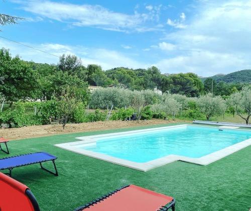 Villa La Muse avec piscine privée et chauffée : Villas proche de Gigondas