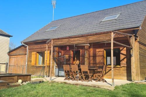 CHALET ANTLANA maison chaleureuse : Maisons de vacances proche de La Neuville-lès-Wasigny
