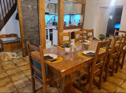 Maison familiale chaleureuse avec cheminée : Maisons de vacances proche de Luzenac