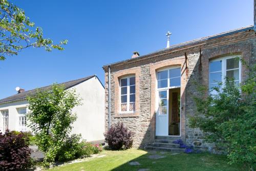 Cottage dans ancienne école de 1850 - 2 à 4 personnes : Maisons de vacances proche de La Chapelle-des-Marais