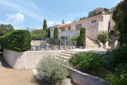 Grande villa avec PISCINE et TERRASSE : Maisons de vacances proche de Rochefort-du-Gard