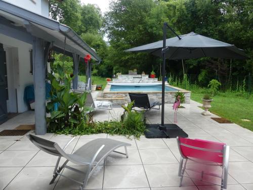 Toki Eder chez Marisol, piscine chauffée, décoration soignée et océan à 15 minutes entre Bayonne et Hossegor : Maisons de vacances proche d'Urcuit
