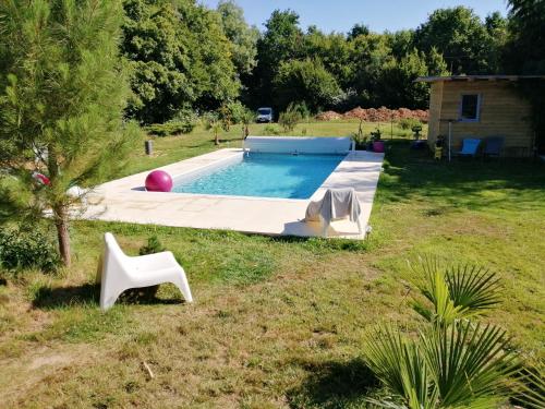 Villa de 4 chambres avec piscine privee jacuzzi et jardin clos a Chateau la Valliere : Villas proche de Villiers-au-Bouin