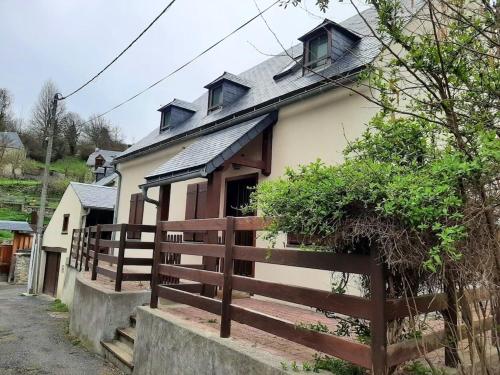 Maison de 2 chambres avec terrasse amenagee et wifi a Jezeau : Maisons de vacances proche de Gouaux