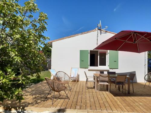 Charmante maison de plain pied avec 700m2 de jardin cloturé : Maisons de vacances proche de Saint-Clément-des-Baleines