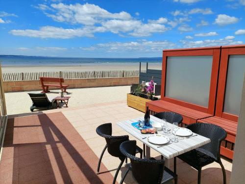Apartment in excellent location, direct access to the beach, Plonévez-Porzay : Appartements proche de Cast