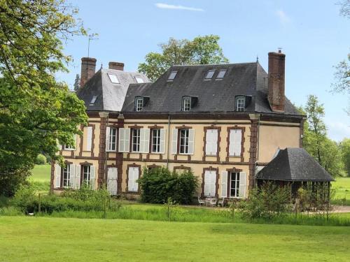chambre d'hôte château de transières : B&B / Chambres d'hotes proche de Neaufles-Auvergny