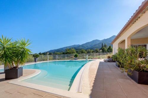 Villa de 2 chambres avec piscine privee terrasse amenagee et wifi a Montesquieu des Alberes : Villas proche de Montesquieu-des-Albères