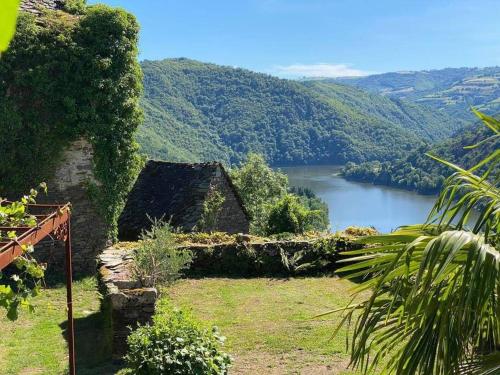 LA MAISON TREBUC, avec magnifique vue : Maisons de vacances proche d'Entraygues-sur-Truyère