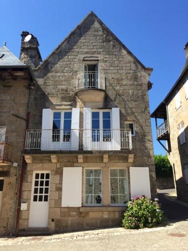 Maison de 4 chambres avec vue sur la ville jardin clos et wifi a Correze : Maisons de vacances proche de Corrèze