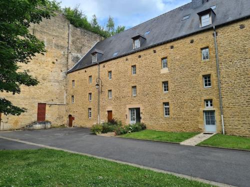 Aux remparts du château : Appartements proche de Sedan