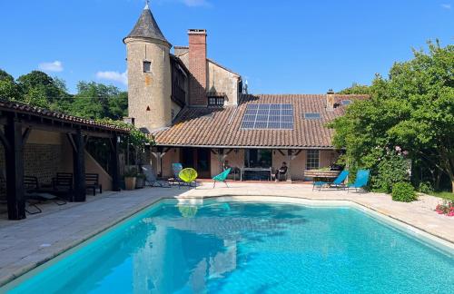 Inviting 5-Bed House heated pool Maubourguet : Maisons de vacances proche de Lafitole