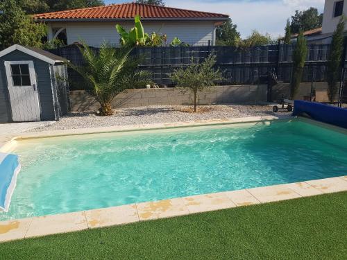 Très belle Villa avec piscine et jaccuzi : Villas proche de Pompignan