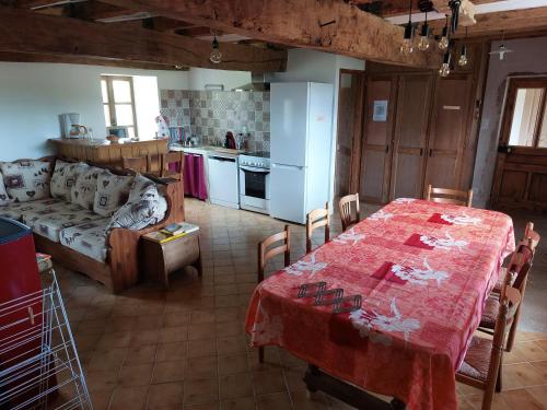 Gîte 11 personnes avec extérieur : Maisons de vacances proche de Saint-Pierre-d'Alvey