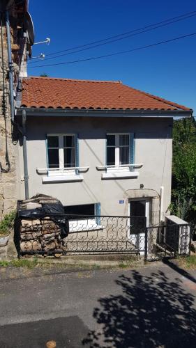 Maisonnette 6 personnes en Auvergne à Saint Remy sur Durolle : Maisons de vacances proche de Saint-Victor-Montvianeix