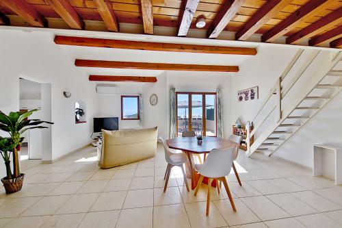 Magnifique maison avec une superbe terrasse vue mer - Albitreccia - Welkeys : Maisons de vacances proche de Pietrosella