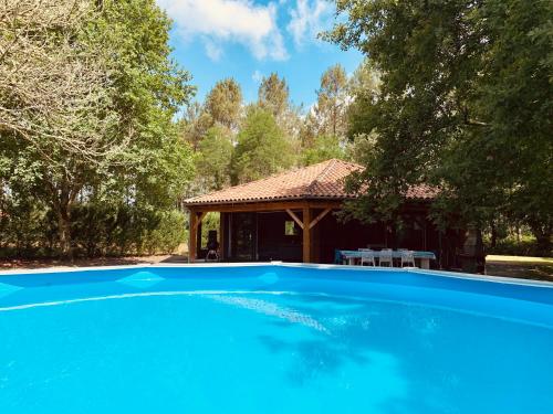L estanguet maison octogonale en forêt : Maisons de vacances proche de Laluque