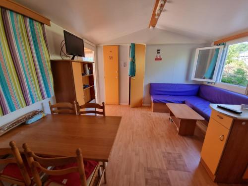 Mobil Home for chilling out Camping Park *** : Maisons de vacances proche de Ventenac