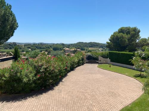 Les Hauts de la Pinède -Villa Piscine, Jacuzzi et Boulodrome privatif : Villas proche de Thézan-lès-Béziers