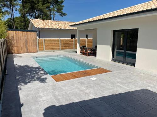 Villa Lacanau avec piscine chauffée : Villas proche de Saumos