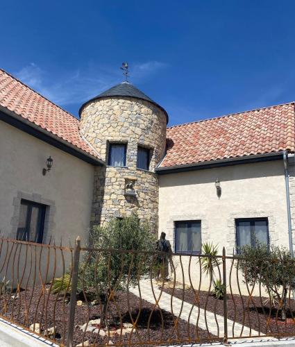 il piccolo castello : B&B / Chambres d'hotes proche de Saint-Privat-des-Vieux