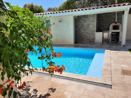 Dépendance avec piscine et jardin privés sans vis-à-vis : Maisons de vacances proche de Murles