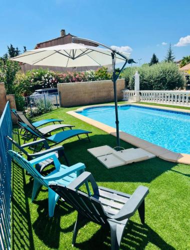 Studio indépendant dans propriété avec piscine : Appartements proche de Carnoules