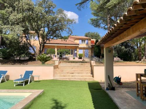 Villa Bois Romay dans le Luberon avec piscine, tennis et pétanque. : Villas proche de La Bastide-des-Jourdans