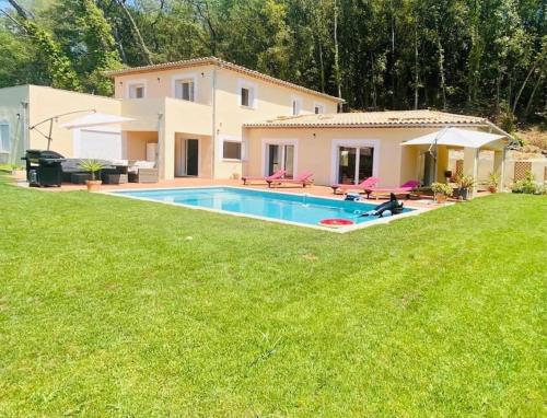 Charmante villa avec piscine au calme, 6 personnes : Villas proche de Roquefort-les-Pins
