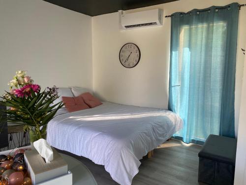 Chambre chaleureuse avec jacuzzi : Maisons de vacances proche de Montrelais
