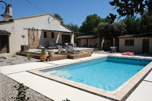 LS4-349 Jolie maison de vacances avec piscine privée au pied du VENTOUX, à Pernes les Fontaines – 10 per : Maisons de vacances proche de Saint-Didier