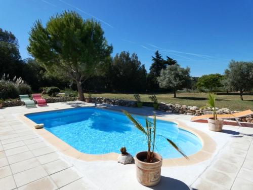 Villa de plain pied avec BBQ et piscine : Villas proche de La Verdière