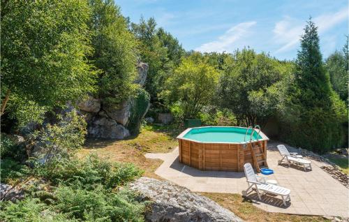 Awesome Home In St,clement Rancoudray With Internet, Private Swimming Pool And Outdoor Swimming Pool : Maisons de vacances proche de Saint-Barthélemy