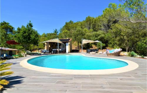 Amazing home in Lafare with Outdoor swimming pool, WiFi and 3 Bedrooms : Maisons de vacances proche de Suzette
