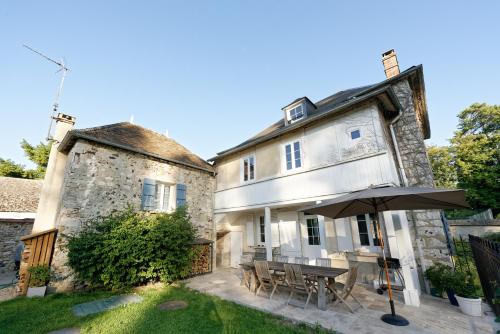 Maison du Passeur du XVIII siècle Authenticité et Confort avec Jardin et SPA pour un séjour de qualité : Villas proche de La Chapelle-Réanville