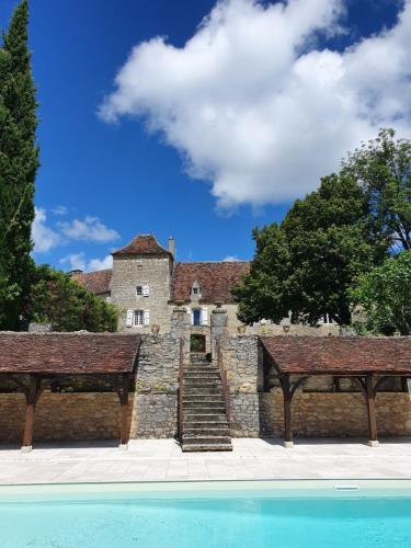Les Pierres Lotoises - gîte les grandes pierres : Maisons de vacances proche de Ginouillac