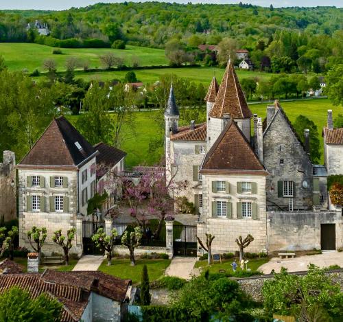Château des Sénéchaux, Bourdeilles : Appartements proche de Bourdeilles