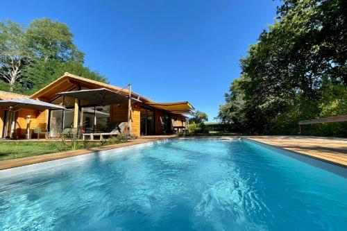 Large house w pool in the middle of nature - Orx - Welkeys : Maisons de vacances proche d'Orx