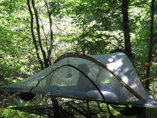 Tente suspendue au coeur de la forêt : Tentes de luxe proche de Bédeille