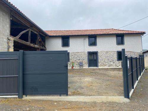 Gîte de cantaloup entièrement rénové 7 à 9 personnes : Maisons de vacances proche de Montespan