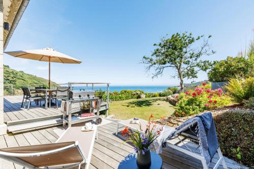 Villa Les Roches Mauves - vue mer : Maisons de vacances proche de Lanloup